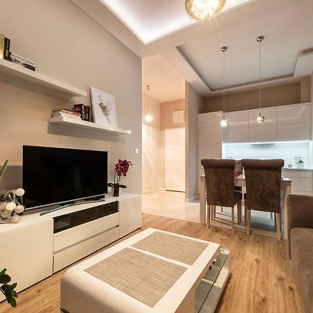Warsaw - Aparts Lotnisko Okecie Apartment Exterior photo
