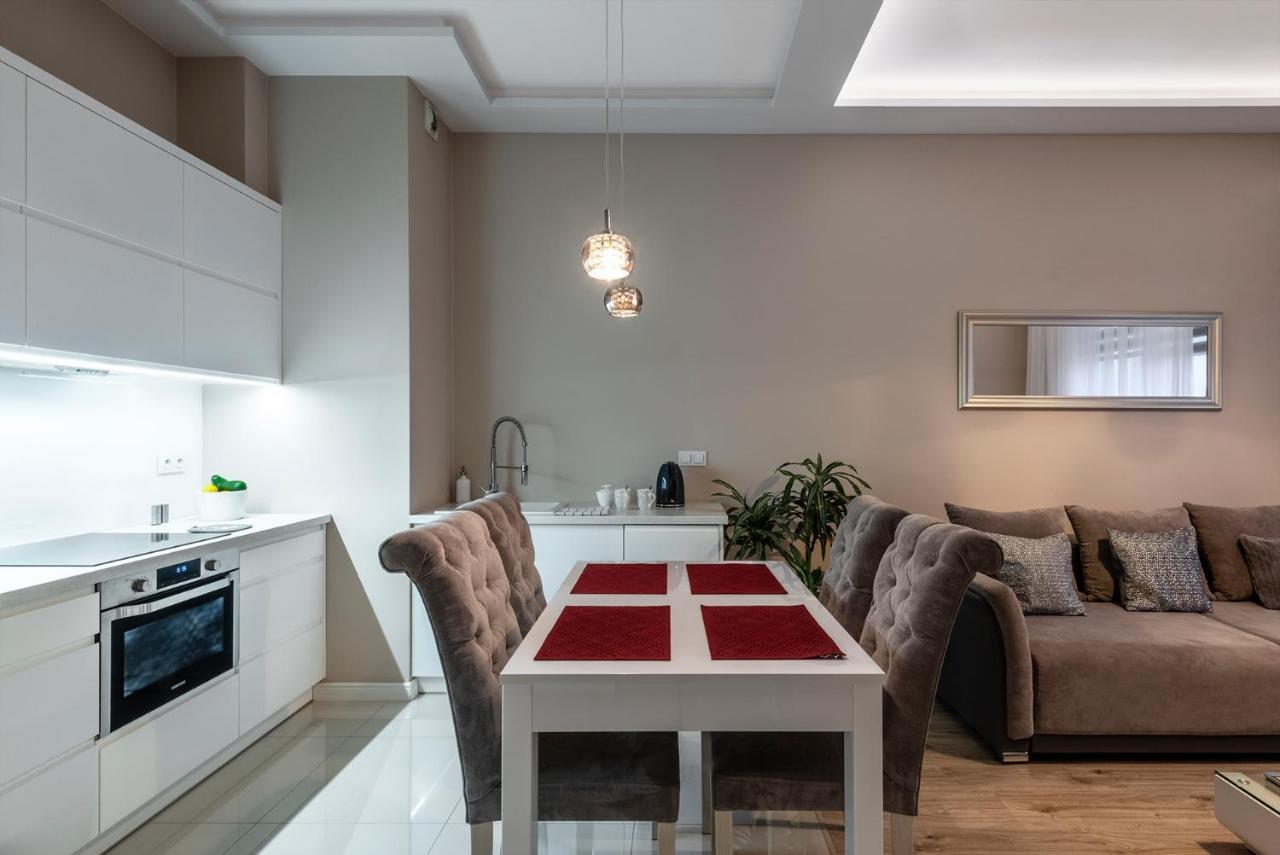Warsaw - Aparts Lotnisko Okecie Apartment Exterior photo